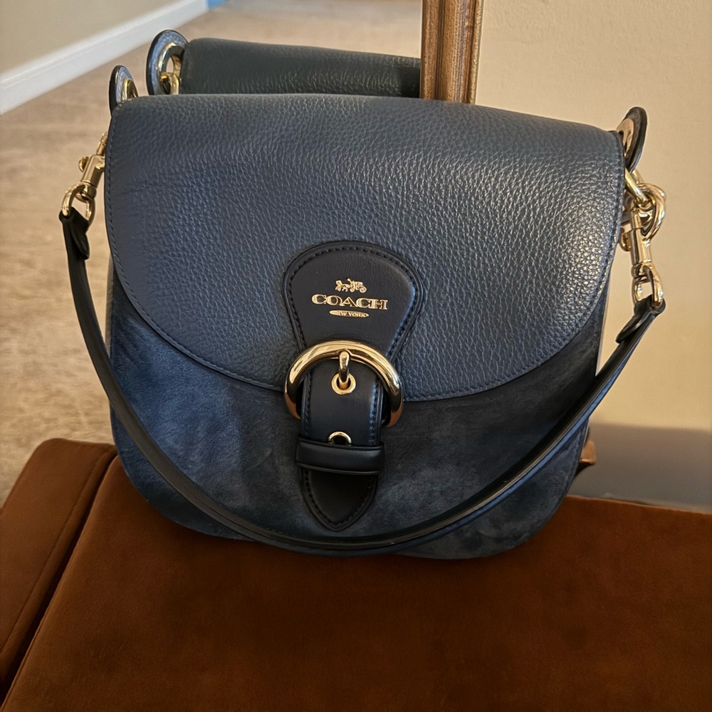 COACH Medium size Navy blue cross body, shoulder bag